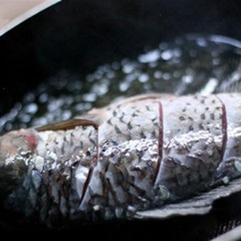 Cách làm cá chép om dưa chua