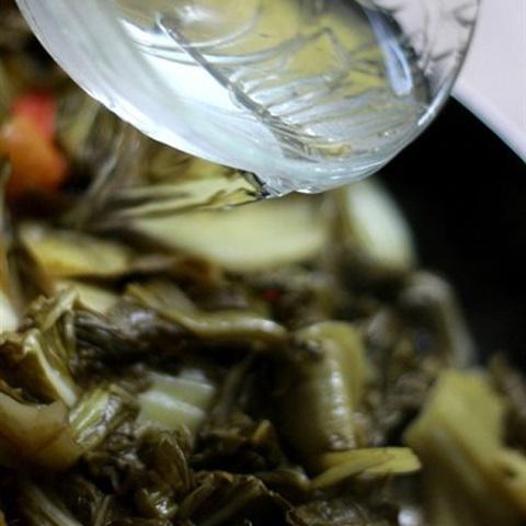 Cách làm cá chép om dưa chua