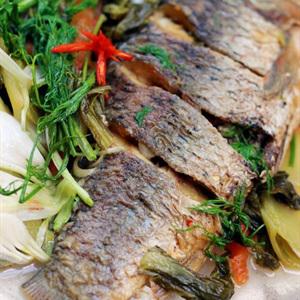 Cách làm cá chép om dưa chua