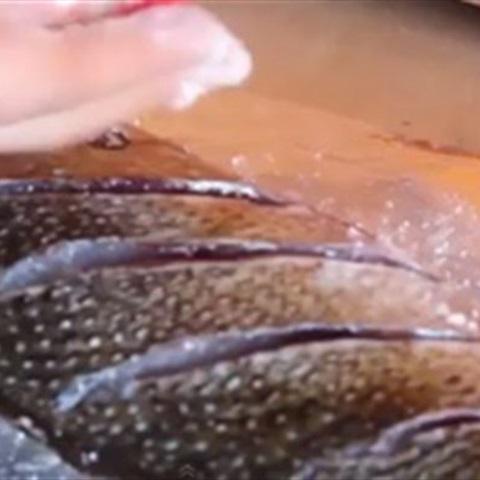 Cách làm cá chiên giòn sốt mè cay