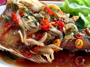 Cá chiên mắm me cực bắt cơm