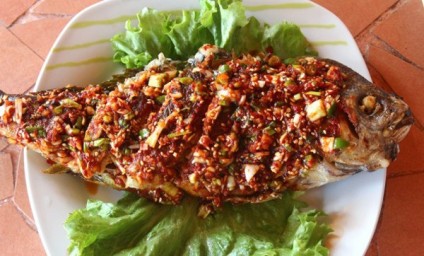 Cá chiên xù sốt me.