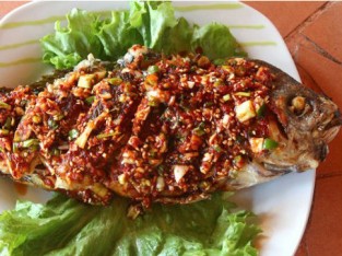 Cá chiên xù sốt me.