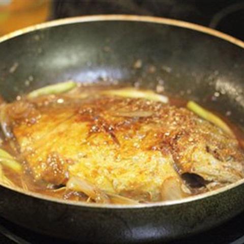 Cách làm cá chim rim gừng tỏi