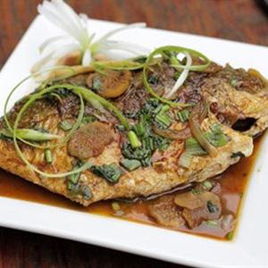 Cách làm cá chim rim gừng tỏi