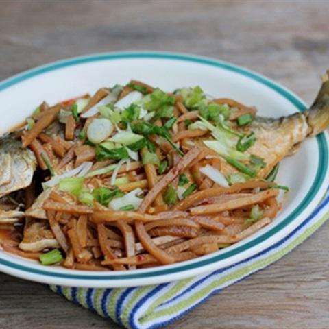 Cách làm cá chim rim măng tươi