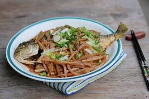 Cá chim rim măng tươi