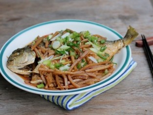 Cá chim rim măng tươi