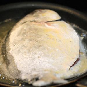 Cách làm cá chim sốt dầu hào