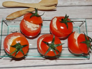 Cà chua dồn cá hộp