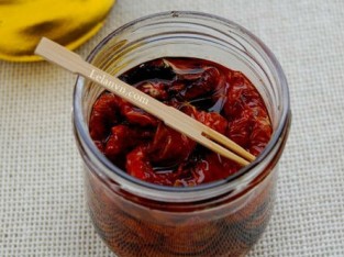 Cà chua khô ngâm dầu oliu