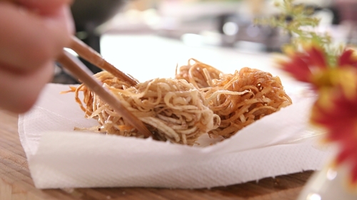 Cà chua phủ phô mai nóng hổi béo ngậy ngon chảy nước mắt