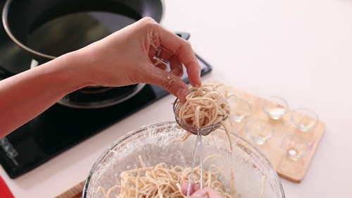 Cà chua phủ phô mai nóng hổi béo ngậy ngon chảy nước mắt