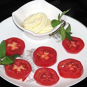 Cách làm cà chua xúc xích quết mayonnaise