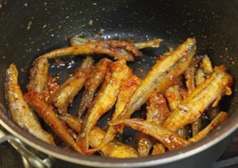 Cá cơm chiên ớt tỏi