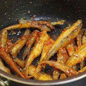 Cách làm cá cơm chiên tỏi ớt 