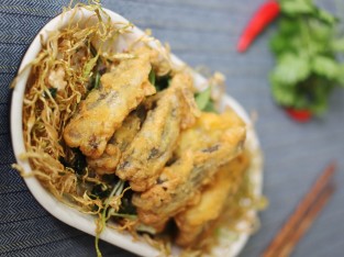 Cá cơm giòn sốt me