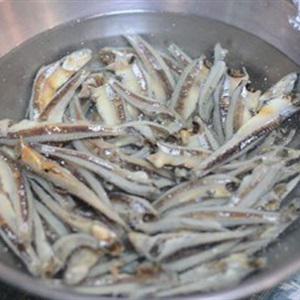 Cách làm cá cơm khô kho khế