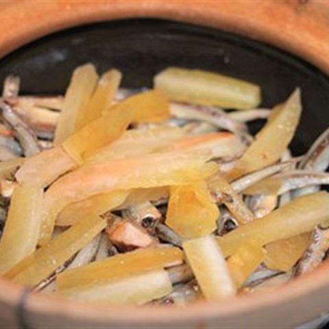Cách làm cá cơm khô kho khế