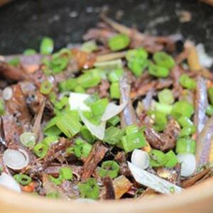Cách làm cá cơm khô kho khế