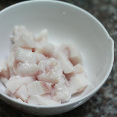 Cách làm cá cơm kho mỡ hành