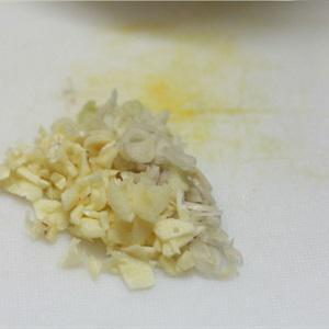 Cách làm cá cơm kho mỡ hành