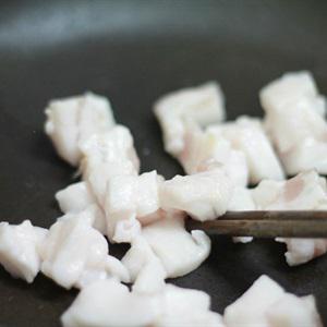 Cách làm cá cơm kho mỡ hành