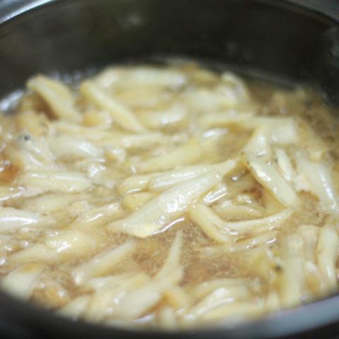 Cách làm cá cơm kho mỡ hành