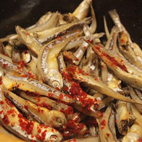 Cách làm cá cơm kho riềng