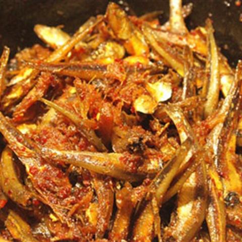 Cách làm cá cơm kho riềng