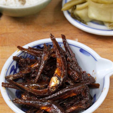 Cách làm cá cơm kho riềng