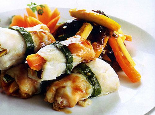 Cá cuộn hấp xốt nước tương