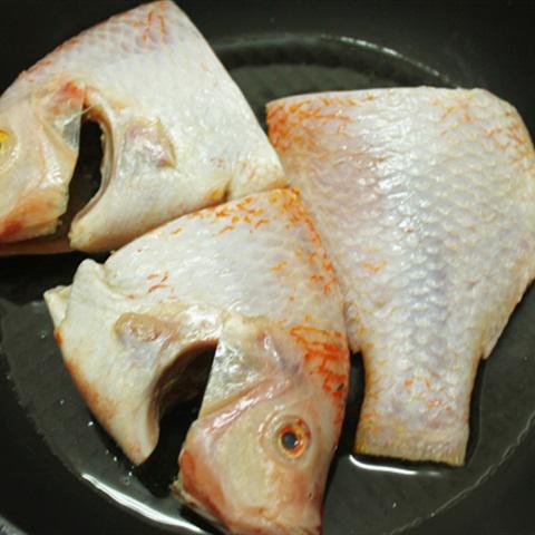 Cách làm cá diêu hồng om dưa cải chua