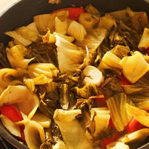 Cách làm cá diêu hồng om dưa cải chua