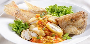 Cá điêu hồng xốt hạt lựu