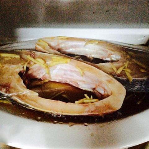 Cách làm cá hấp hành gừng