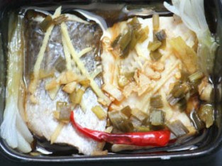 Cá hấp hành gừng