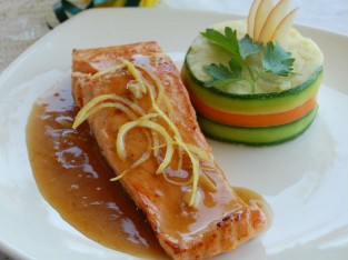 Cá hồi áp chảo sốt bơ chanh