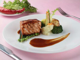 Cá hồi áp chảo sốt tiêu đen