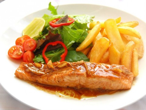 Cá hồi áp chảo xốt bơ