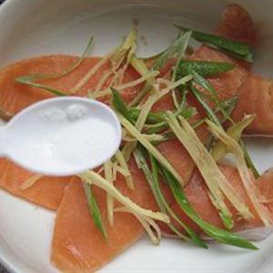 Cách làm cá hồi chiên mật ong