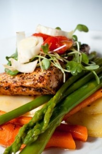 Cá hồi chiên rau củ