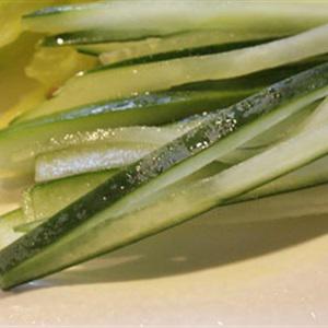 Cách làm cá hồi cuộn sushi