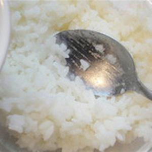 Cách làm cá hồi cuộn sushi