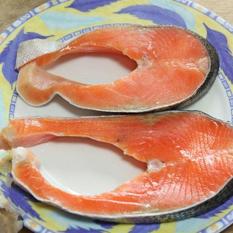 Cách làm cá hồi nướng bằng chảo