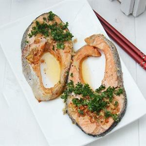 Cách làm cá hồi nướng bằng chảo