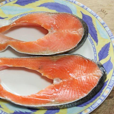 Cách làm cá hồi nướng bơ tỏi