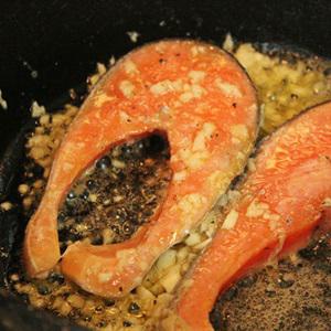 Cách làm cá hồi nướng bơ tỏi