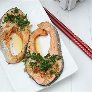 Cách làm cá hồi nướng bơ tỏi