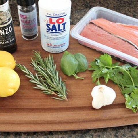 Cách làm cá hồi nướng chanh